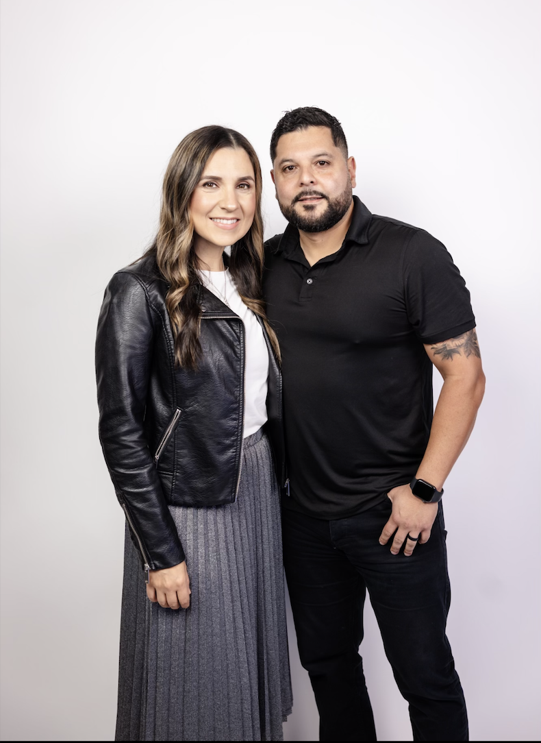 (The Colony) Grupo de Matrimonios - Julian & Becky Collazos